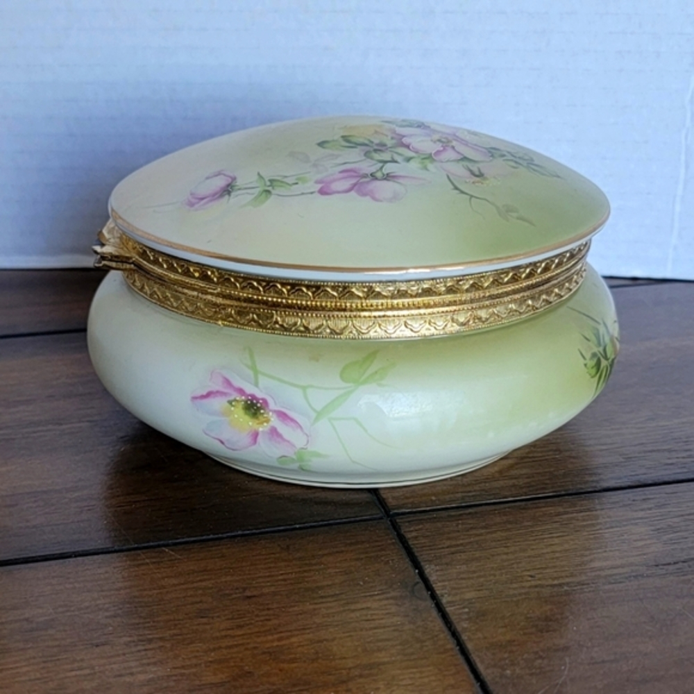 Antique Hand Painted‎ Porcelain Nippon trinket box
